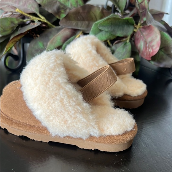 BearPaw Tan and Cream Moccasin Booties Soft Suede - Picture 4 of 7